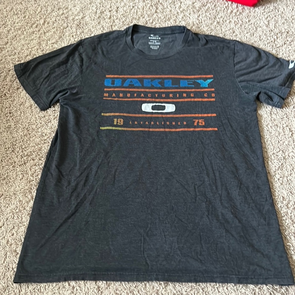 Oakley Men’s Size Large Short Sleeve Tee